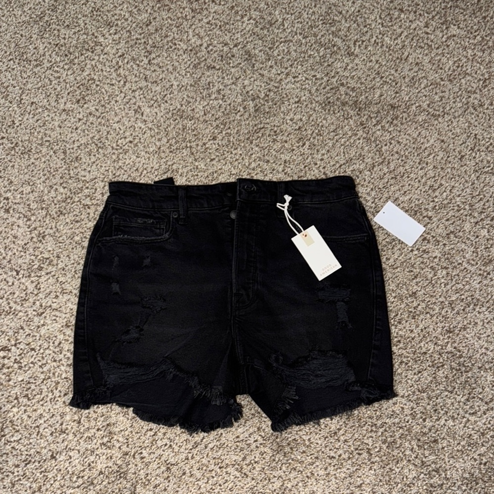 Good American Black Jean Shorts bombshell - Picture 2 of 3